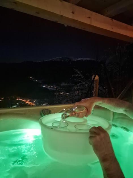 Apartment Molden 1 - Med Jacuzzi! Luster